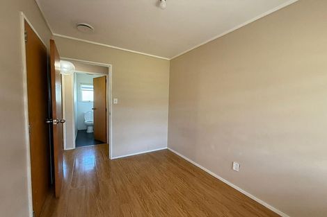 Photo of property in 10 Rook Place, Unsworth Heights, Auckland, 0632