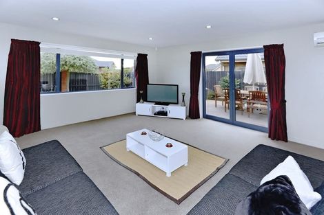 Photo of property in 3 Woodhaven Place, Parklands, Christchurch, 8083