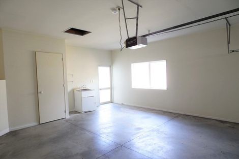 Photo of property in 72 Kingdale Road, Henderson, Auckland, 0610