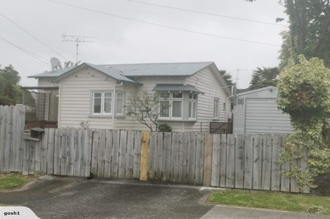 Photo of property in 8b Waimana Road, Conifer Grove, Takanini, 2112