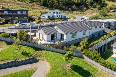 Photo of property in 72 Kakariki Grove, Waikanae, 5036