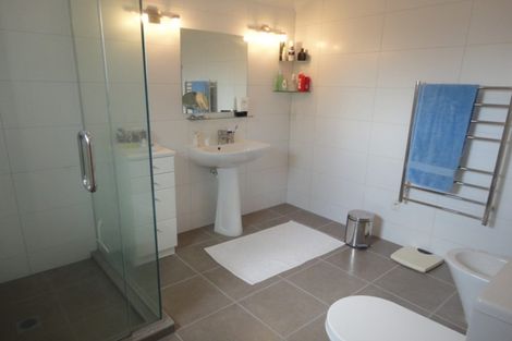 Photo of property in 12b Karetu Road, Greenlane, Auckland, 1051