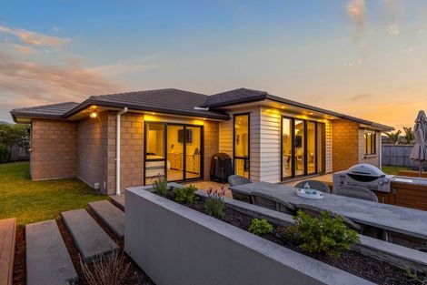 Photo of property in 10 Taranui Way, Paraparaumu Beach, Paraparaumu, 5032