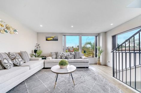 Photo of property in 1/1a Halsey Road, Manurewa, Auckland, 2102