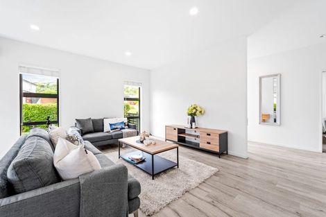 Photo of property in 29 Syd Grant Crescent, Orewa, 0931