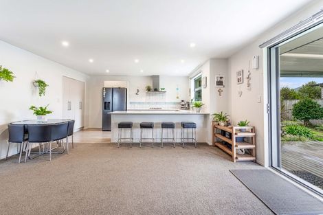 Photo of property in 13 Robert Might Road, Kumeu, 0810