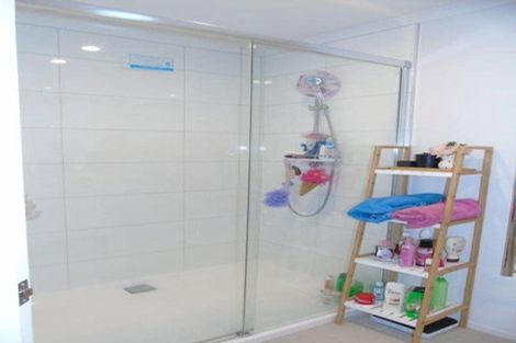 Photo of property in 19/9 Surrey Street, Tawa, Wellington, 5028