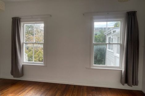 Photo of property in 19 Myrtle Crescent, Mount Cook, Wellington, 6021