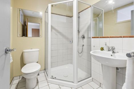 Photo of property in Endeavour Apartments, 8/125 Thorndon Quay, Pipitea, Wellington, 6011