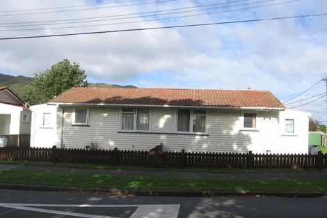 Photo of property in 2 Manderson Grove, Fairfield, Lower Hutt, 5011