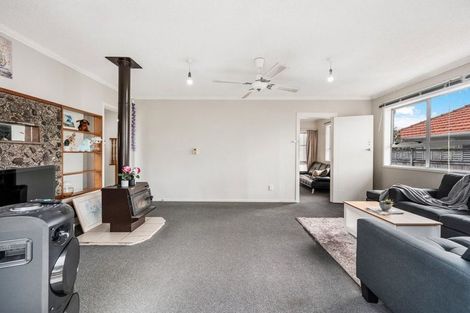 Photo of property in 10 Oxford Road, Manurewa, Auckland, 2102