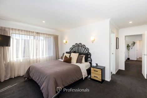 Photo of property in 22 Rewarewa Way, Timberlea, Upper Hutt, 5018