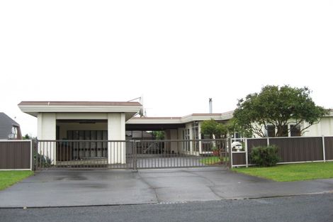 Photo of property in 2/65 Chichester Drive, Rosehill, Papakura, 2113