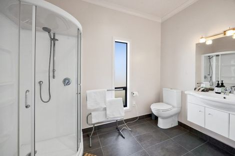 Photo of property in 630 South Road, Omata, New Plymouth, 4374