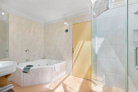 Photo of property in 21 Rosalind Road, Glenfield, Auckland, 0629