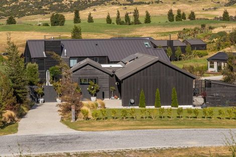 Photo of property in 10 Pendeen Crescent, Jacks Point, Queenstown, 9371