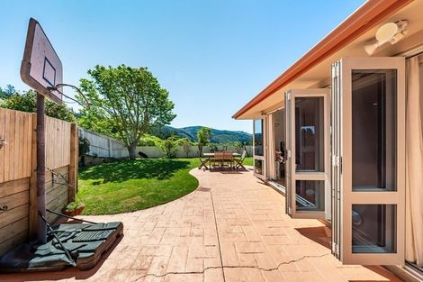 Photo of property in 14 Sylvan Way, Silverstream, Upper Hutt, 5019