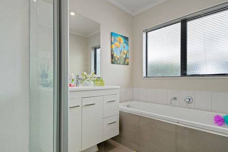 Photo of property in 9 Tapu Road, Huapai, Kumeu, 0810