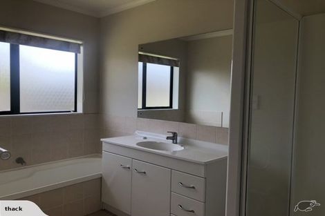 Photo of property in 3 Naul Place, East Tamaki Heights, Auckland, 2016