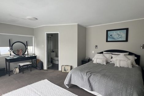 Photo of property in 607 Beach Road, Rothesay Bay, Auckland, 0630