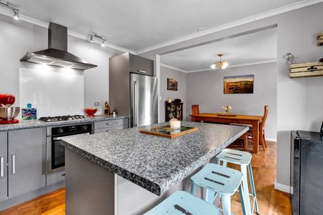 Photo of property in 5883 Mountain Road, Normanby, Hawera, 4673