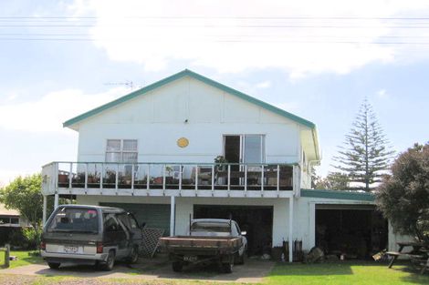 Photo of property in 1323 Papamoa Beach Road, Papamoa Beach, Papamoa, 3118
