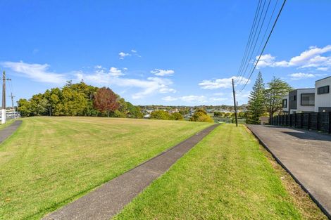 Photo of property in 2/10 Hutchinsons Road, Bucklands Beach, Auckland, 2014