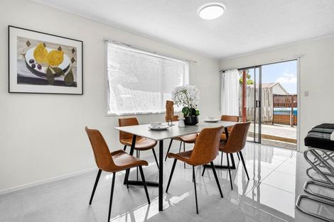 Photo of property in 3 Cheam Place, Pakuranga Heights, Auckland, 2010