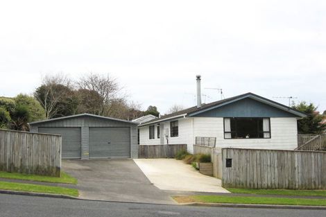 Photo of property in 43 Riversdale Drive, Merrilands, New Plymouth, 4312