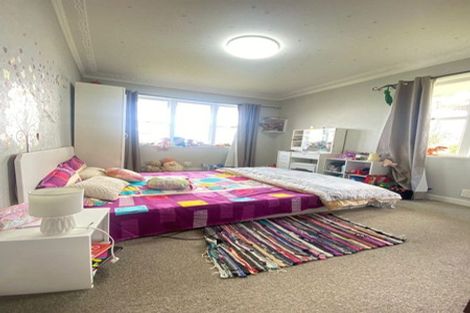 Photo of property in 211 Sturges Road, Henderson, Auckland, 0612