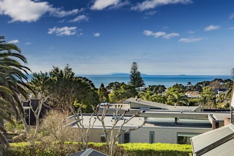 Photo of property in 1/11a Hauraki Road, Hauraki, Auckland, 0622