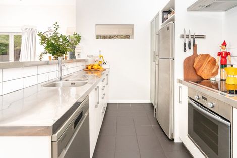 Photo of property in 21 Kopiko Way, Brooklyn, Wellington, 6021