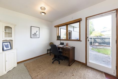 Photo of property in 562 Featherston Street, Roslyn, Palmerston North, 4414