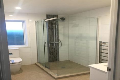 Photo of property in 3a Stitchbird Close, Murrays Bay, Auckland, 0630