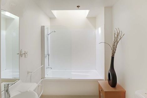 Photo of property in Terrace Heights Apartments, 2/163p The Terrace, Wellington Central, Wellington, 6011