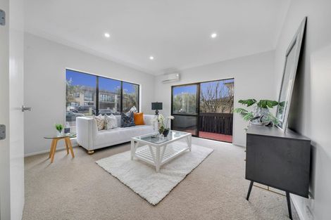 Photo of property in 29 Midhurst Avenue, Henderson, Auckland, 0612