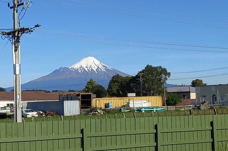 Photo of property in 24 Railway Street, Eltham, 4322