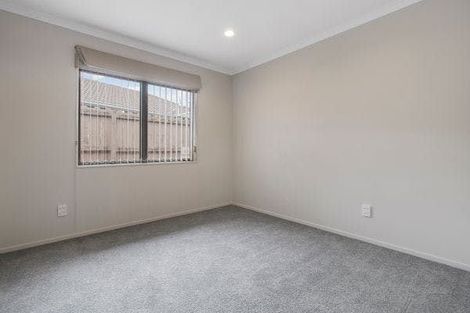 Photo of property in 8 Carisbrook Crescent, Papakura, 2110