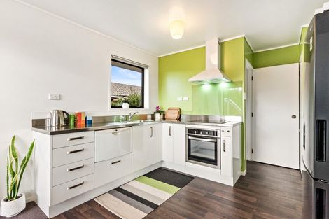 Photo of property in 2/6 Annette Avenue, Te Atatu South, Auckland, 0610