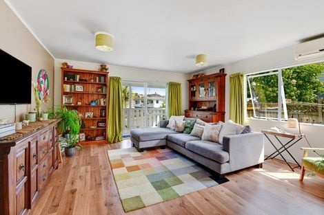 Photo of property in 94 Athena Drive, Totara Vale, Auckland, 0629