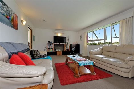 Photo of property in 4 Serwayne Place, Sunnyvale, Auckland, 0612