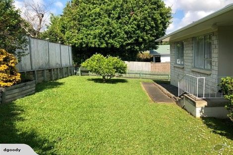 Photo of property in 2/79 Moore Street, Hillcrest, Auckland, 0627