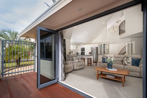 Photo of property in 5 Kahala Place, West Harbour, Auckland, 0618