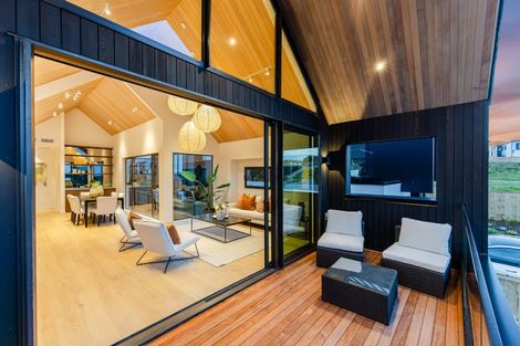 Photo of property in 53 Kumukumu Road, Long Bay, Auckland, 0630