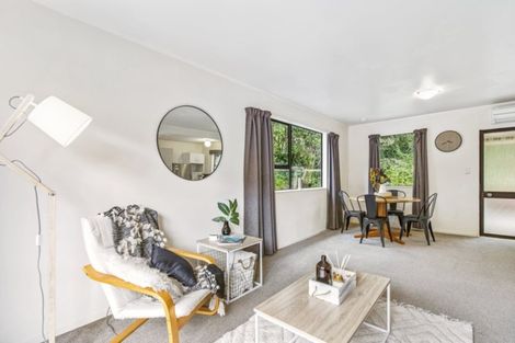 Photo of property in 72a Newlands Road, Newlands, Wellington, 6037