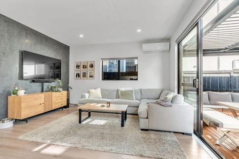 Photo of property in 19 Konoba Avenue, Kumeu, 0810