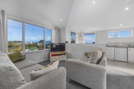 Photo of property in 8 Hughes Street, Waikanae Beach, Waikanae, 5036