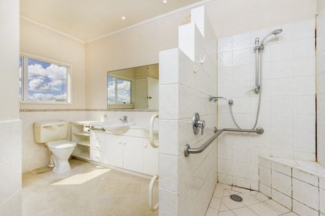 Photo of property in 39 Ocean View Road, Milford, Auckland, 0620
