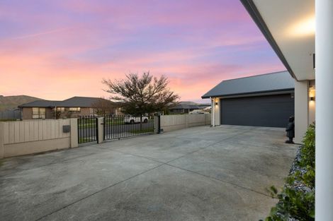 Photo of property in 4 Cyprus Place, Fitzherbert, Palmerston North, 4410