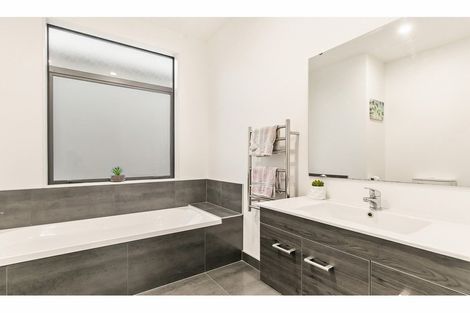 Photo of property in 53 Battalion Drive, Papakura, 2110